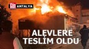 Antalya'da müstakil ev alevlere teslim oldu