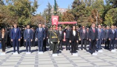 Burdur'da çelenk sunma töreni yapıldı