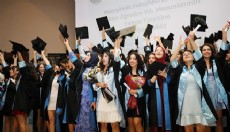 Hemşirelerin mezuniyet sevinci