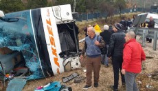 Isparta'da yolcu otobüsü devrildi; 1 ölü, 24 yaralı